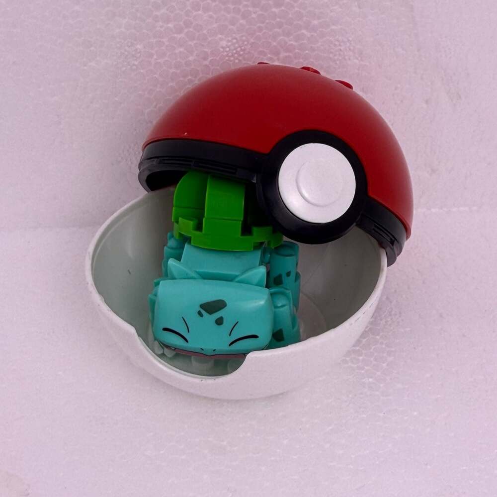 Mega Construx Pokémon Bulbasaur Poké Ball Building Toy Set